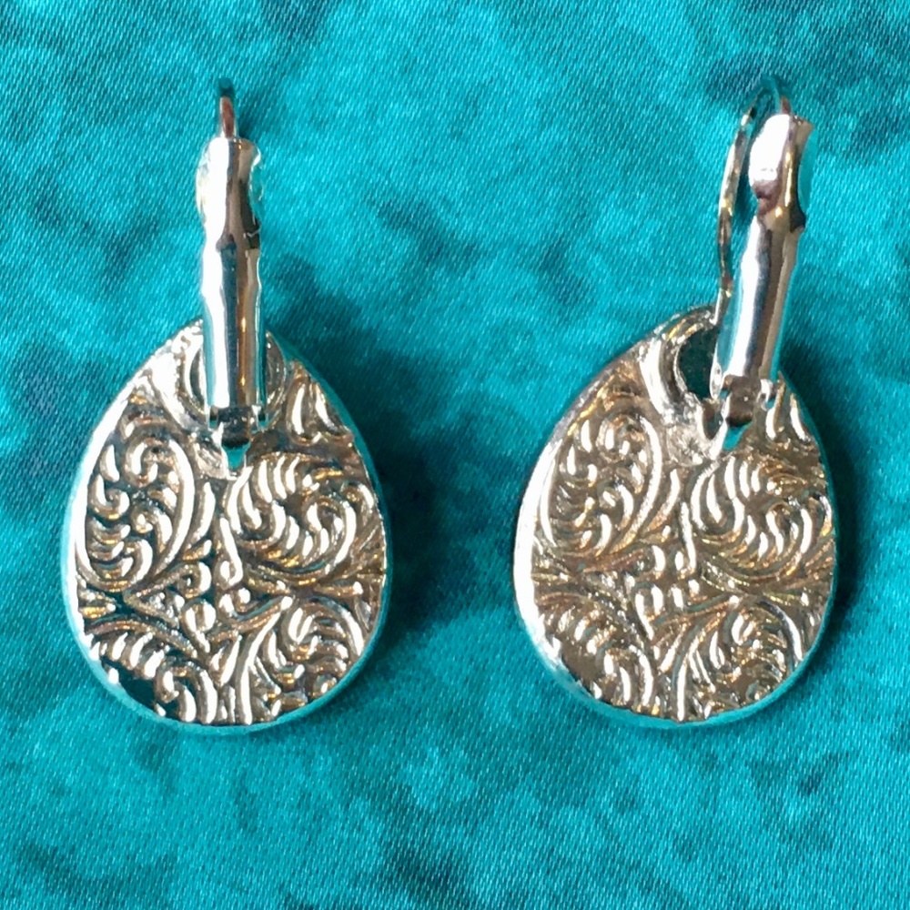 1928 Faux Amethyst Tear Drop Earrings - Picture 3 of 3
